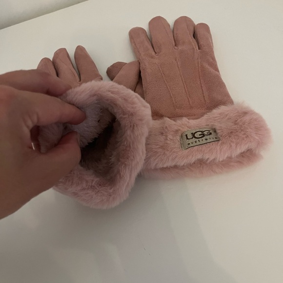 COPY - Ugg gloves - Picture 2 of 2